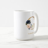 Monografischer Navy Blush Floral Letter "G" Person Kaffeetasse (VorderseiteRechts)