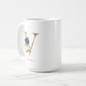 Monografischer Navy Blush Floral Letter "V" Person Kaffeetasse (Vorderseite Links)
