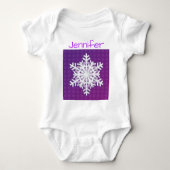 Monogram 2022 Hello Winterholiday Snowflake Baby Strampler (Vorderseite)