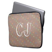 Monogram 2 Initials Trendy Beige Dots Pattern Laptopschutzhülle (Vorderseite Links)