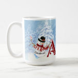 Monogram A Snowy Merry Christmas Snowman Trees Kaffeetasse<br><div class="desc">Monogram A - Aquarellmalerei von Schneefall,  der die Bäume abwägt und ein Schneemann spielt mit seinen Freunden die kleinen blauen Vögel. Der Schneemann hält die Nachricht "MERRY" Weihnachten und Blick auf den Brief A. Copyright Audrey Jeanne Roberts</div>