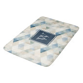 Monogram Abstrakt Blue Tranquil Beach Pattern Bath Badematte (Schrägansicht)
