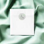 Monogram Ampersand Script Wedding Runder Aufkleber<br><div class="desc">Fügen Sie Ihren Gastgeschenke Hochzeiten eine Touch Eleganz mit unserem schön gestalteten Aufkleber hinzu. Mit dem Monogramm des Paares in einem klassischen Serif-Schriftart,  kombiniert mit einem zarten Skriptampersand,  fügt dieser Aufkleber Ihrem besonderen Tag eine raffinierte und personalisierte Touch hinzu. Ideal,  um Ihre Gastgeschenke Hochzeiten unvergesslich und stilvoll zu machen.</div>