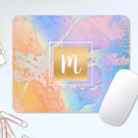 Monogram Aquarellgold türkis-orange lila Mousepad<br><div class="desc">Ein funkelnd, aus Imitat vergoldetes Monogramm-Quadrat und längliche Punkte überlagern einen pastellfarbenen, türkisblauen, lila, rosa und gelb-orangen Hintergrund auf diesem schicken, gürtelhaften, modernen, monogrammatisierten Mousepad. Macht jedes Mal, wenn Sie es benutzen, eine elegante und stilvolle Aussage. Ein großartiges Geschenk für einen Freund und auch für dich! Geben Sie einfach die...</div>