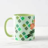 Monogram auf Clover Kleeblatt Pattern auf GREEN Tasse (Links)