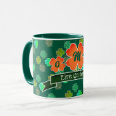 Monogram auf Clover Kleeblatt Pattern auf GREEN Tasse (Vorderseite Links)