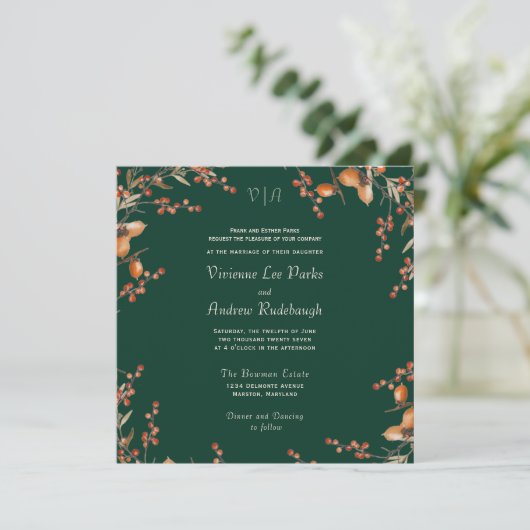 Monogram Autumn Acorn Evergreen Wedding Einladung (Stehend Vorderseite)