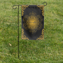 Monogram Black and Gold mit dekorativen Elementen