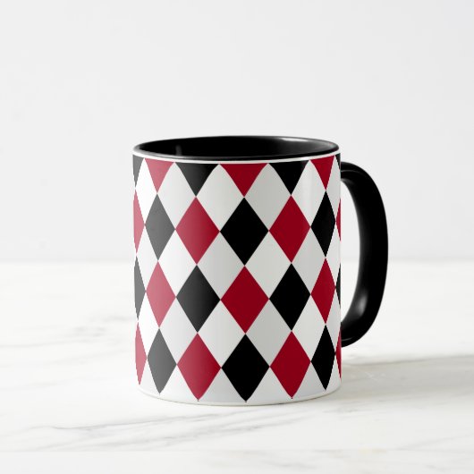 Monogram Black and Red Harlequin Diamond Pattern Tasse (VorderseiteRechts)