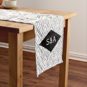 Monogram Black and White Art Deco Wedding Großer Tischläufer (Beispiel)