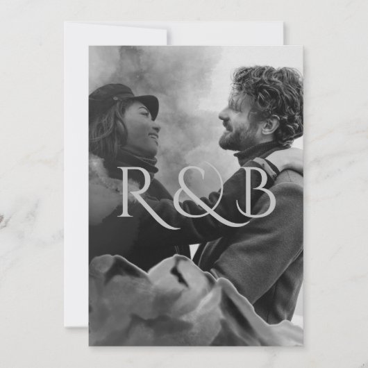 Monogram Black and White Mountains Foto Wedding Einladung (Vorderseite)