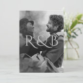 Monogram Black and White Mountains Foto Wedding Einladung (Stehend Vorderseite)