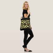 Monogram Black Animal Print Imitate Gold auf YELLO Tasche (Am Model)