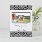 Monogram Black Damask Wedding Invitation Foto Einladung (Stehend Vorderseite)