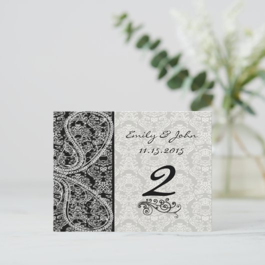 Monogram Black Damask Wedelkarten-Tischnummer Postkarte (Stehend Vorderseite)