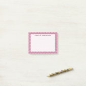Monogram Black Honeycomb on Carnation Pink Post-it Klebezettel (Auf Schreibtisch)
