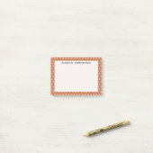 Monogram Black Honeycomb on Peach Post-it Klebezettel (Auf Schreibtisch)