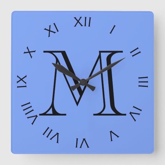 Monogram Black Roman Numbers on Blue Wccnt Quadratische Wanduhr (Vorderseite)