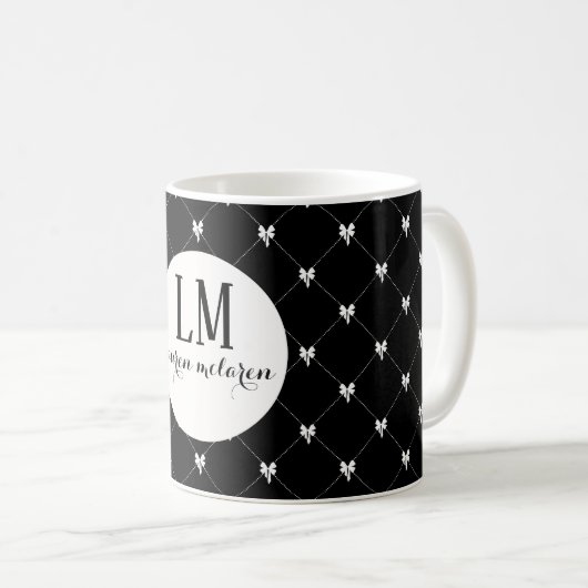 Monogram Black & White Bow Script Kaffeetasse (VorderseiteRechts)