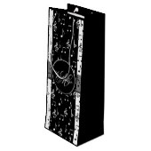 Monogram Black & White Musical Stripes Weinbeutel Geschenktüte Für Weinflaschen (Rückseite Schrägansicht)