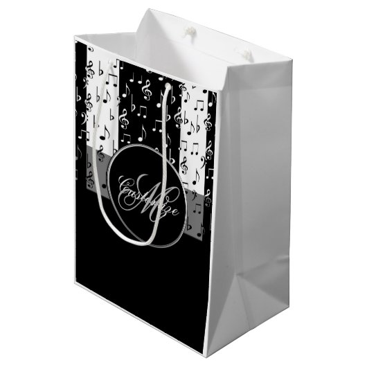 Monogram Black & White Musikstreifen Geschenktasch Mittlere Geschenktüte (Vorderseite Schrägansicht)
