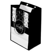 Monogram Black & White Musikstreifen Geschenktasch Mittlere Geschenktüte (Rückseite Schrägansicht)