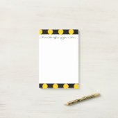 Monogram Black Yellow Chic Polka Dot Pattern Post-it Klebezettel (Auf Schreibtisch)