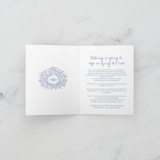 Monogram-blaue Blätter HochzeitLive-Stream Ankündigung (Innenseite)