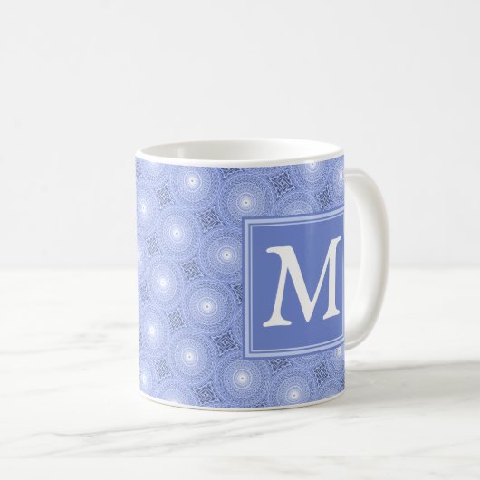 Monogram Blue Circles pattern Kaffeetasse (VorderseiteRechts)