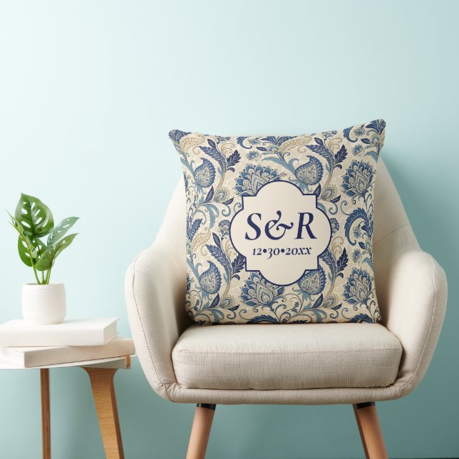 Monogram Blue & Cream Damask Floral Wedding Kissen (Stuhl )