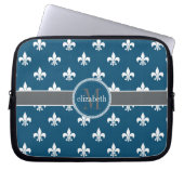 Monogram, Blue Grey White Lilie Laptopschutzhülle (Vorderseite)