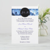Monogram Blue Hydrangea Hochzeit Einladung (Stehend Vorderseite)