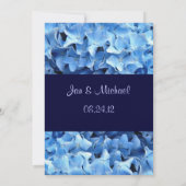 Monogram Blue Hydrangea Hochzeit Einladung (Rückseite)