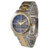 Monogram Blue Tartan Karierte Newlyweds Wedding Armbanduhr (Schrägansicht)