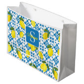 Monogram Blue Tile French Country Lemon Pattern Große Geschenktüte (Vorderseite Schrägansicht)