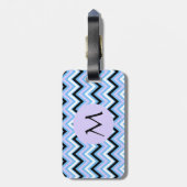 Monogram Blue und Lilac Zickzack Muster Gepäckanhänger (Rückseite vertikal)