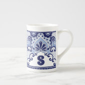 Monogram Blue und White Mexican Talavera Tile Porzellantasse (Rechts)