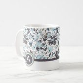 Monogram Blue Watercolor Floral Kaffeetasse (Vorderseite Links)
