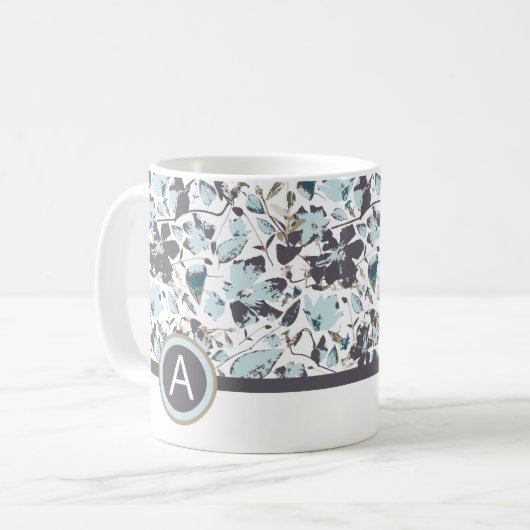 Monogram Blue Watercolor Floral Kaffeetasse (Vorderseite Links)