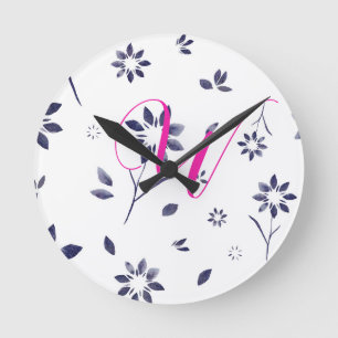 Monogram Blue Watercolor Floral Pattern Runde Wanduhr
