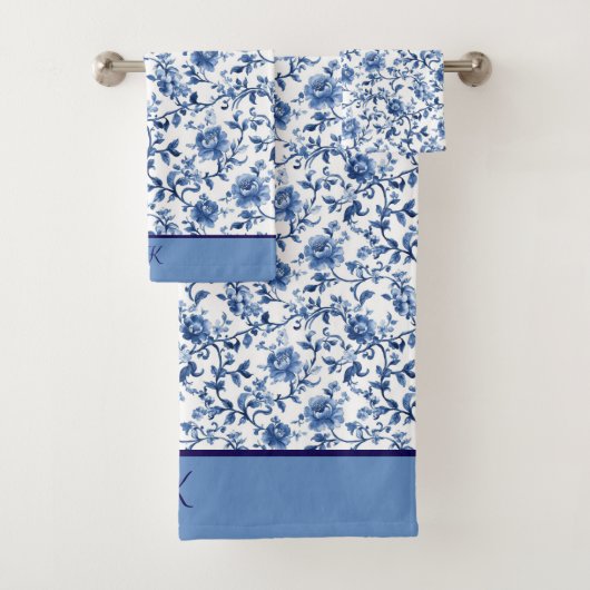 Monogram Blue White Floral Toile Chinoiserie Badhandtuch Set (Insitu)