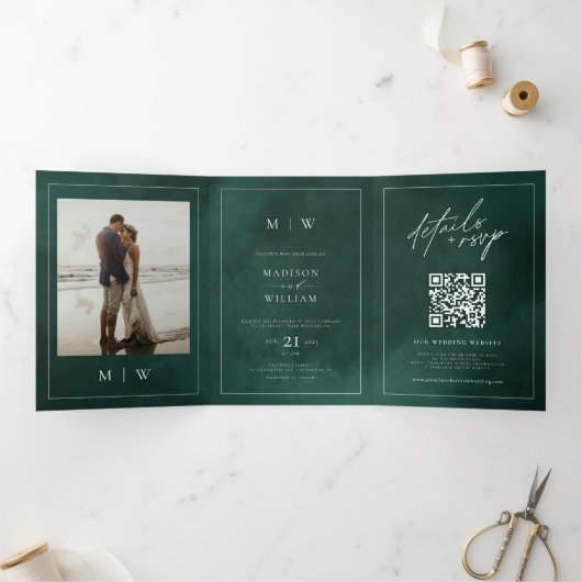 Monogram & Border Elegant Emerald Green Wedding Dreifach Gefaltete Einladung (Innenseite)