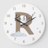 Monogram Brown Baby Initial Name Nursery Wall Große Wanduhr (Vorderseite)