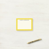 Monogram Brown Honeycomb on Yellow Post-it Klebezettel (Auf Schreibtisch)
