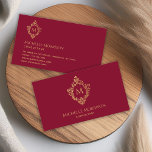 Monogram Burgundy Gold Initial in Vintagem Wappen Visitenkarte<br><div class="desc">Ein elegantes Design mit Vintager Luft. Es hat auf beiden Seiten ein Vintages Wappen in Imitaten Goldfolie, mit einem Monogramm Initial darin. Auf der Vorderseite ist es groß und zentriert, über dem Namen, auf der Rückseite ist es klein, in der oberen verlassen, vor allem der Text. Der Hintergrund ist bordeauxrot,...</div>