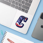 Monogram C American Flag Letter C Initial USA Aufkleber (Laptop mit iPhone)