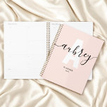 Monogram Calligraphy Girly Blush Pink Planer<br><div class="desc">Bleibe stilvoll mit diesem personalisierten Planer organisiert! Mit seinem Namen in der Kalligraphie, der schönen Überlagerung Ihres Monogramms in fett gedrucktem Schriftart, ist dieser Planer die perfekte Mischung aus Funktionalität und Personalisierung. Mit reichlich Platz für Notizen, Termine und Aufgabenlisten ist es so konzipiert, dass Sie die Übersicht über Aufgaben, Termine...</div>