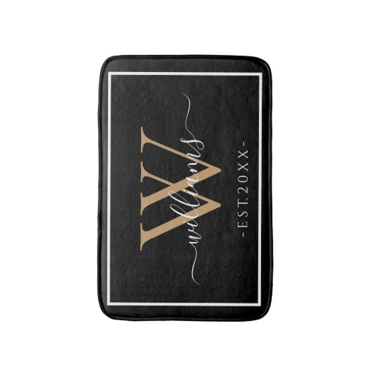 Monogram Chic Gold Script Names Wedding Date Black Badematte (Vorderseite Vertikal)