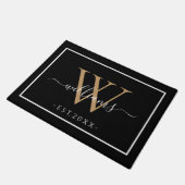 Monogram Chic Gold Script Names Wedding Date Black Fußmatte (Schrägansicht)