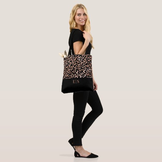 Monogram Chic Leopard Animal Print Toag Tasche (Am Model)